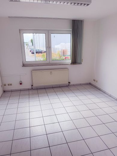 Bürofläche mit 5 Räumen im Gewerbegebiet Schwadermühle in Cadolzburg – ab sofort verfügbar – Raum 1