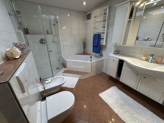 Mannheim-Wallstadt: Ruhiger Eckbungalow in sehr guter Wohnlage – Badezimmer