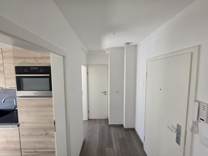 2 Zi.-Wohnung • Hell, modern & komfortabel • Ankommen und wohlfühlen – Heller + freundlicher Flur