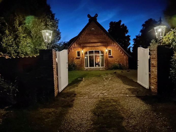Kernsaniertes Bauerhaus unter Reet auf naturnahem Grundstück in Feldrandlage – Es wird .....