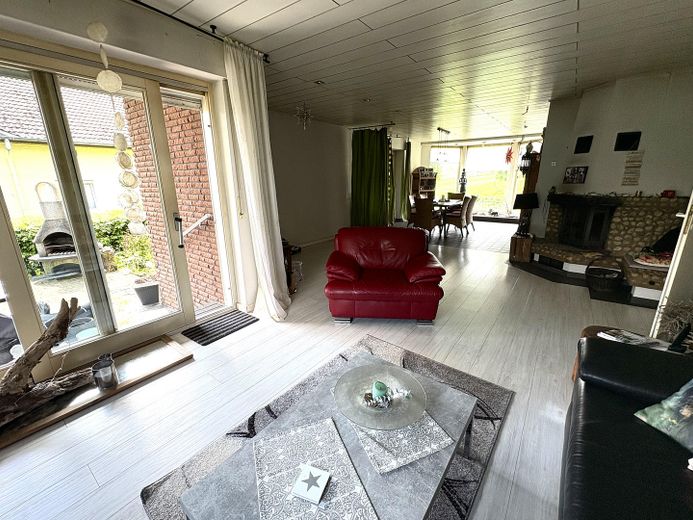 Casa unifamiliare indipendente con garage, terrazza, balcone e ampio giardino – Foto 4