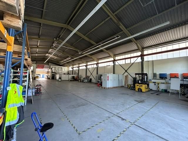 Esnek kullanım olanaklarına sahip çekici ticari depo/hol – Innenansicht