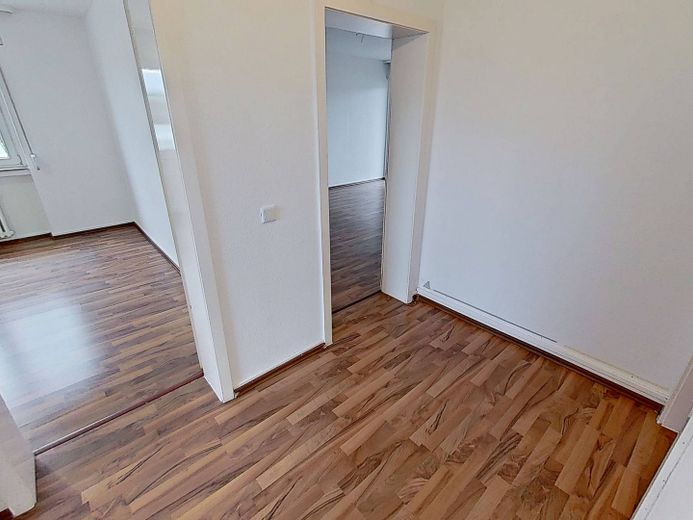BALKONLU Aydınlık 2 Odalı Daire – Flur