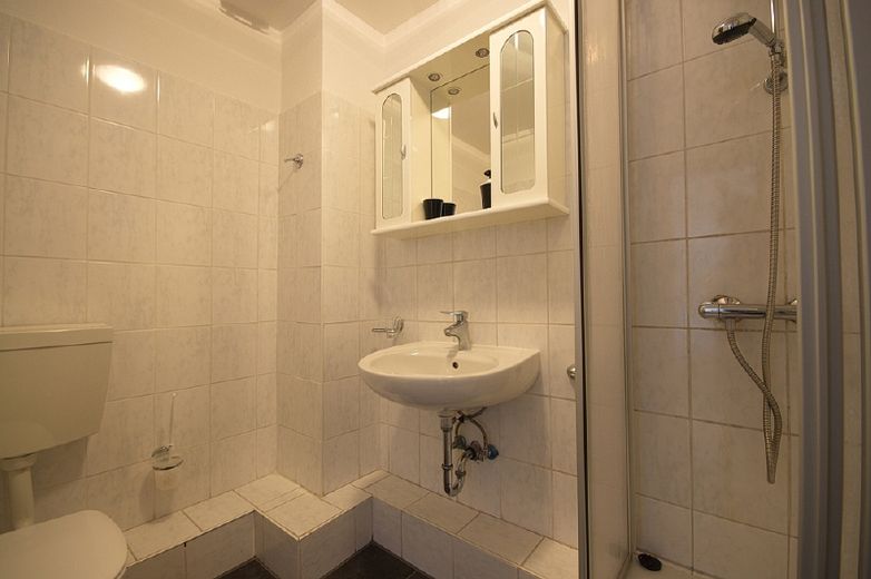 Furnished room with private bathroom, Internet via W-LAN, in an attractive part of town – f254d0cf276120e0c5986e9839efc1816c4fde9b.jpg