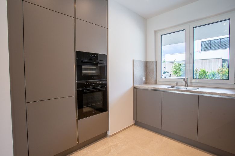 Exklusives Einfamilienhaus mit hochwertiger Ausstattung, Garage und Garten – EG - Küche