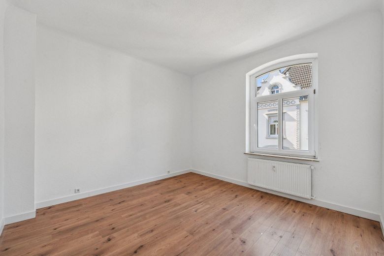 PROVISIONSFREIE renditestarke Kapitalanlage mit Aufteilungspotenzial und modernisierten Wohnungen – Wohnung 2 OG rechts