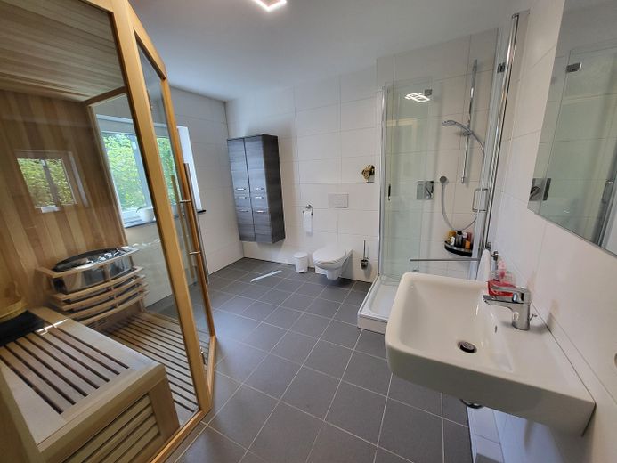 Badezimmer mit Sauna UG