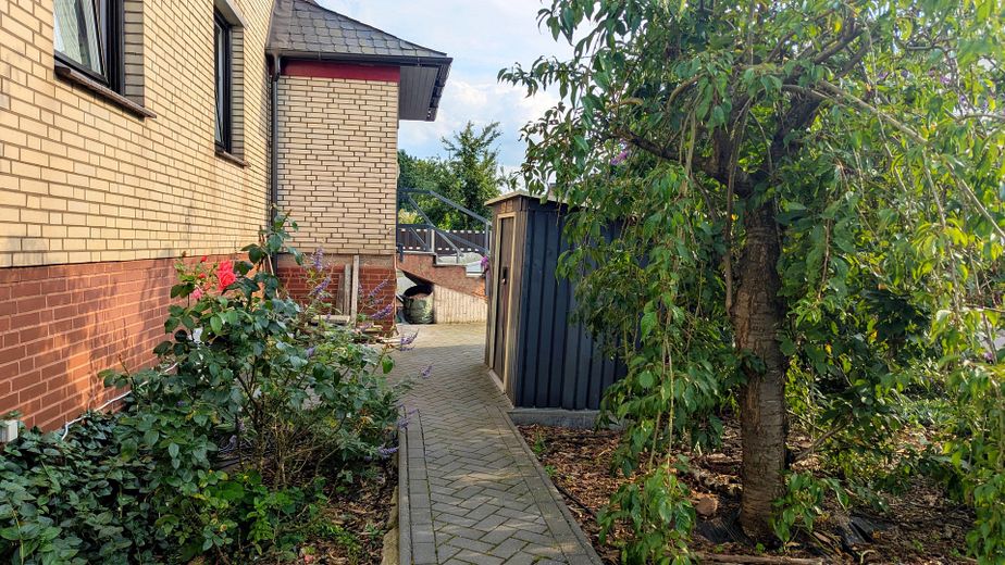 Ohne Makler: Modernisiertes 3-Familienhaus in Bordenau nahe Wald – Hausansicht
