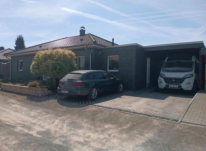 Bungalow am Bernsteinsee See Sassenburg Wohnhaus Ferienhaus Wertanlage – Carport & Stellplatz