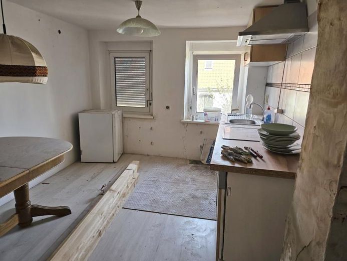 Teilsaniertes gemütliches Einfamilienhaus in Handwerkerhände abzugebe – Bild 1