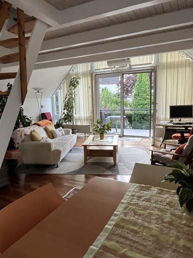 Atractiva casa adosada con balcón, terraza y jardín bien cuidado – Wohn- und Eßzimmer (EG)