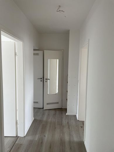 Frisch modernisierte 3-Zimmer-Wohnung in Altstadtnähe – Eingang Flur