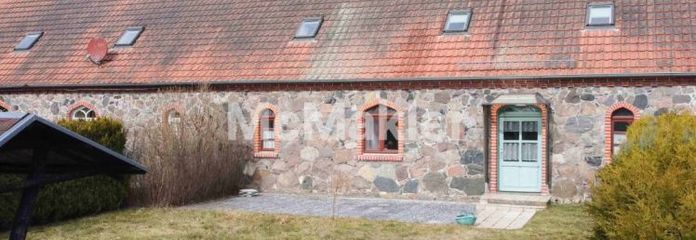 Zeitloses Wohnen im charmanten Feldstein-Ambiente in Vollrathsruhe-Hallalit