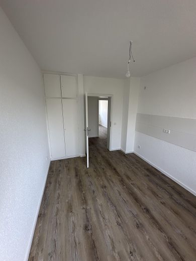 Schöne Sanierte 3-Zimmer Wohnung am Waldrand von Dellwig – Küche mit Einbauschrank