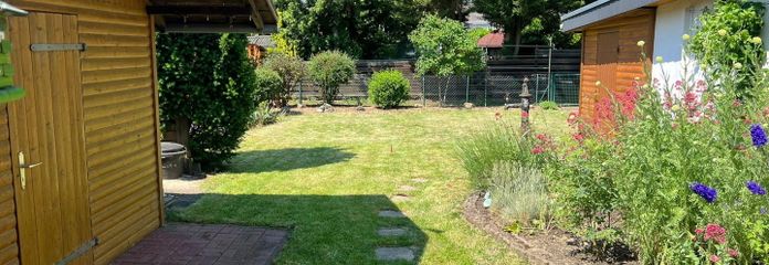 Garten und 2 Hütten