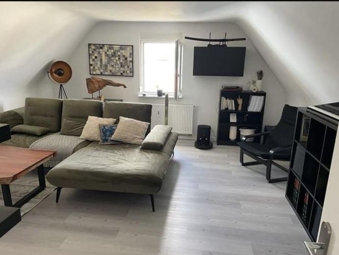 Moderne 2-Zi. DG-Wohnung in Griesheim, vollständig möbliert – Foto 1