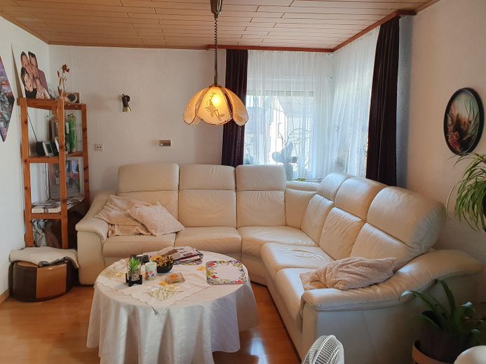 Family-friendly detached house with a large plot – Wohnzimmer