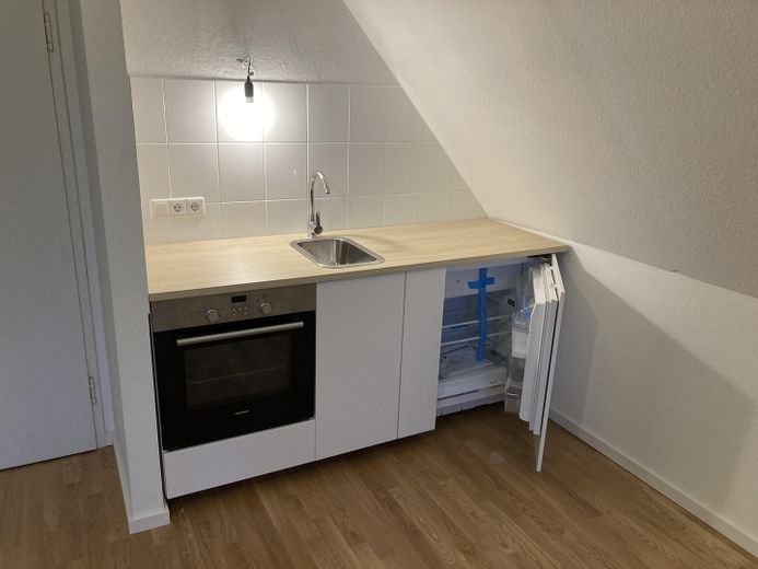 Schöne 1-Zimmer Dachgeschosswohnung in denkmalgeschützter Villa in zentraler Lage von Radebeul – Foto 6