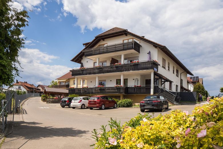Appartement d’affaires de 2 pièces avec grand balcon – connecté, meublé et flexible 💼🌅 – Hausansicht