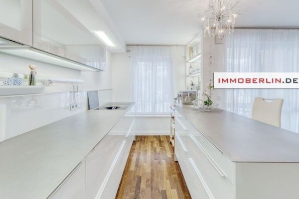 IMMOBERLIN.DE - Feine Wohnung mit Westterrasse und/oder Garage & 11 Pkw-Stellplätze beim Yachthafen