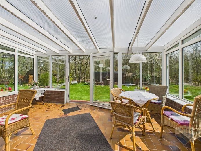 Großzügiges Einfamilienhaus mit Ferienvermietungspotenzial auf 9.640 m² Grundstück in Utersum auf Föhr – Wintergarten