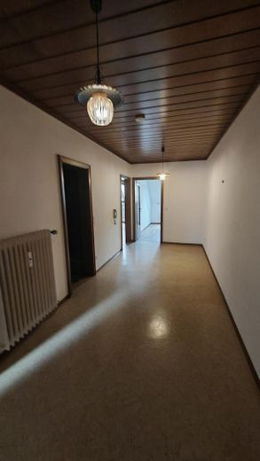 Zentral gelegene 2-Zi-Dachgeschosswohnung Nr. 5 in Oberviechtach – ab sofort frei – Flur