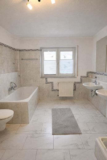 4-Zimmer-Maisonette in Bestlage am Kelterberg – Bad