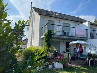 Warum Mieten, wenn man auch kaufen kann! Für 1375,00 EU werden Sie neuer Besitzer. – Gartenansicht Musterhaus