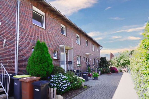 Mid-terrace house with garage and potential in a residential location close to Diepholz city center