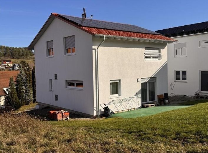 Provisionsfreies Einfamilienhaus (Baujahr 2024) mit PV-Anlage – Option auf 1,87% Kreditübernahme – Foto 1