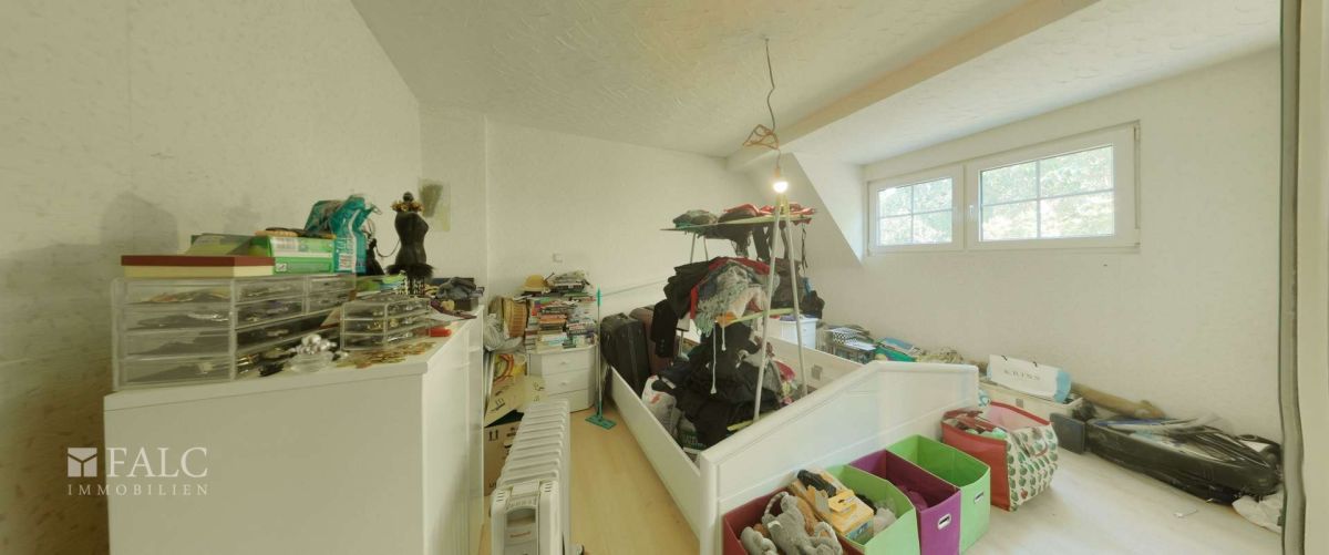 Sanierungsobjekt mit Charme - Großes Grundstück, Ausbaureserve &amp; Top-Lage – Schlafzimmer OG