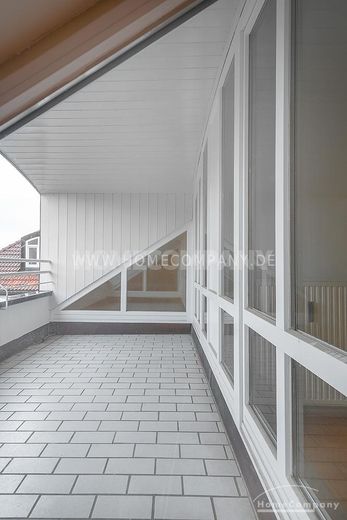 Appartement de 3 pièces à couper le souffle avec loggia à Neuhausen, partiellement meublé – 596de6ee8a67d7f10370f6584891af8b0e020068.jpg