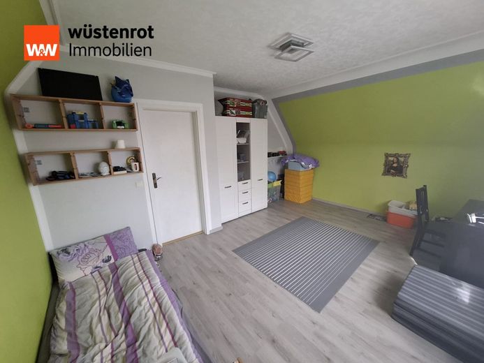 Wohnen in regenerativer Umgebung! Ein spannendes Eigenheim wartet darauf entdeckt zu werden... – Schlafzimmer