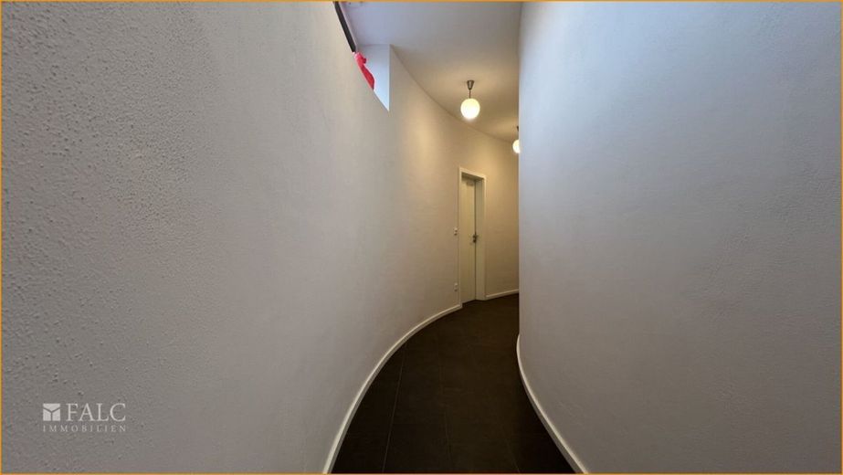 Rundum beeindruckend: Ihr neues Zuhause mit klaren Linien und großzügigen Fensterfronten – Flur