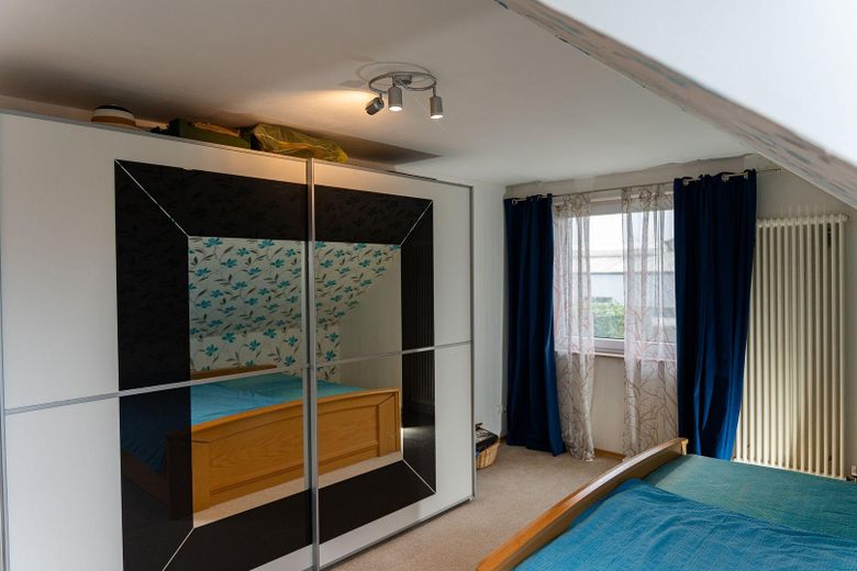 Vielseitige Gewerbeimmobilie in Wietmarschen OT Lohne: Halle, Büro & Wohnhaus – Schlafzimmer OG