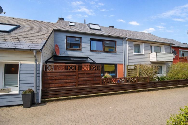 Charmantes Reihenmittelhaus auf Helgoland-Oberland mit ausgebautem Dachgeschoss und 2 Terrassen – Außenansicht Rückseite