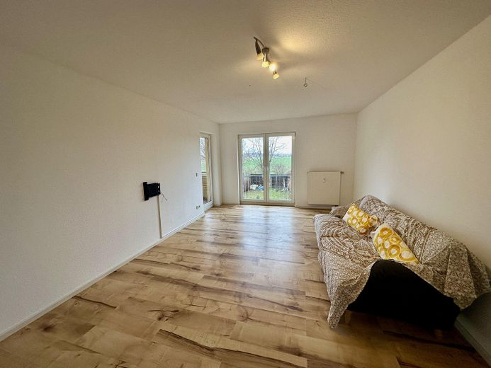 Wohnzimmer mit Balkonzugang