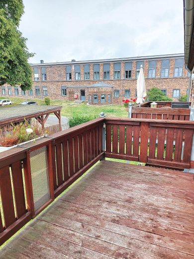 helle und angenehme 3 Zimmer mit Balkon im EG, soeben frisch saniert – Blick v. Balkon im 1. OG