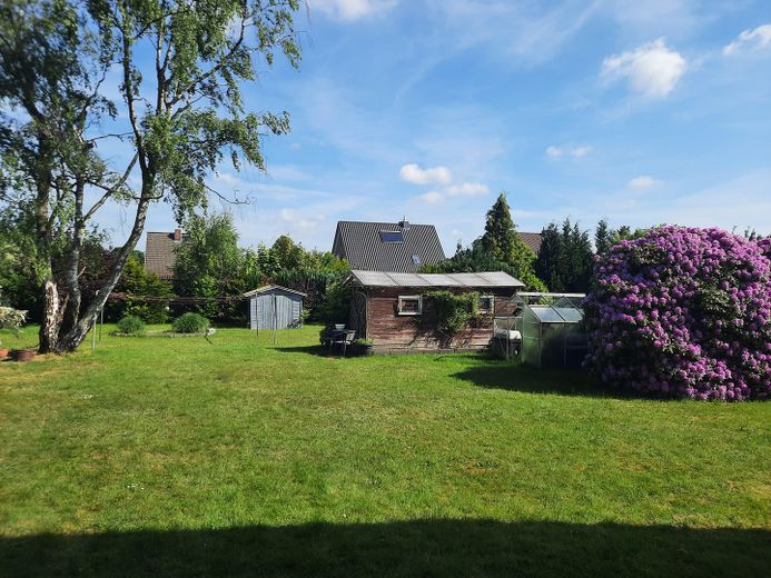 Casa unifamiliare con possibilità di appartamento indipendente/alloggio multigenerazionale su terreno spazioso - senza provvigione – Garten