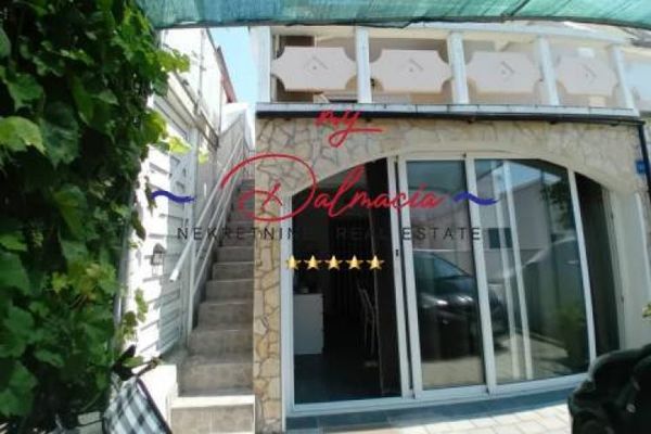 Maison avec deux appartements - deuxième rangée par rapport à la mer