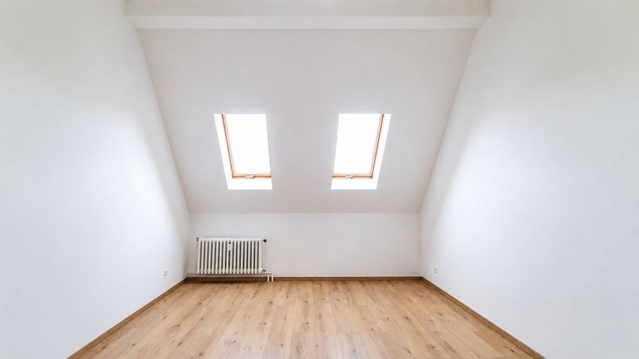 Helle 3-Zimmer-Altbauwohnung mit Einbauküche & Dachterrasse – nur 100 m zur U-/S-Bahn Neukölln – Schlafzimmer-1