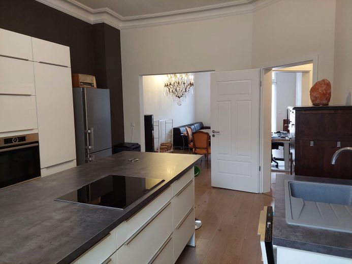 Zentral gelegene 4-Zimmer Wohnung mit Balkon und Fahrstuhl – Küche2