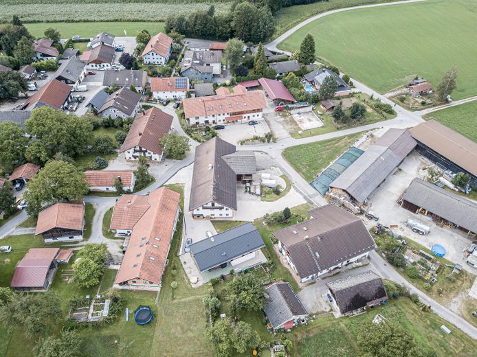 Einzigartiges Bauernhaus 1482 – Luxus-Sanierung & Erstbezug – Vogelperspektive Weikering