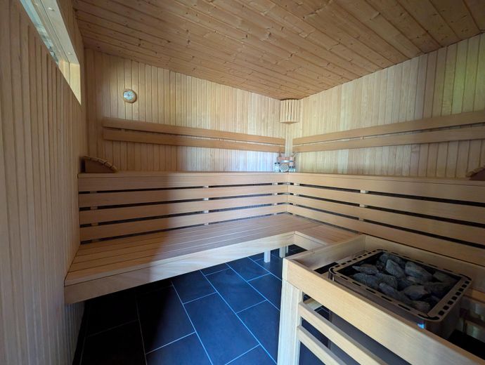 Architektenhaus (KfW 40)+ Extra Wohngebäude + Solar + Teich + Sauna – Sauna für 4-6 Personen