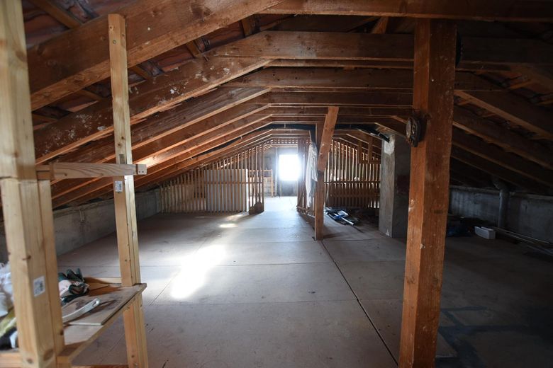 Charmantes Einfamilienhaus in idyllischer Lage, provisionsfrei ! – Ausbaupotential OG