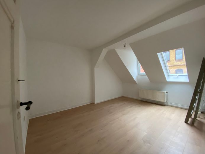 Wohnung über 2 Etagen mit Balkon, WG geeignet, 4-Zimmer, Maisonette, Nähe Bahnhof – Schlafzimmer unten