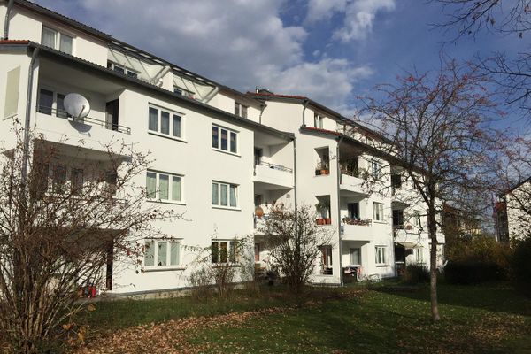 Чарівна 2-кімнатна квартира на мансардному поверсі з балконом і місцем у підземному паркінгу в Штарнбергу