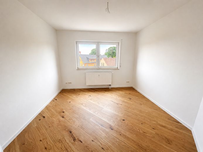 3 Zimmer Wohnung mit Balkon und modernem Bad – Schlafzimmer