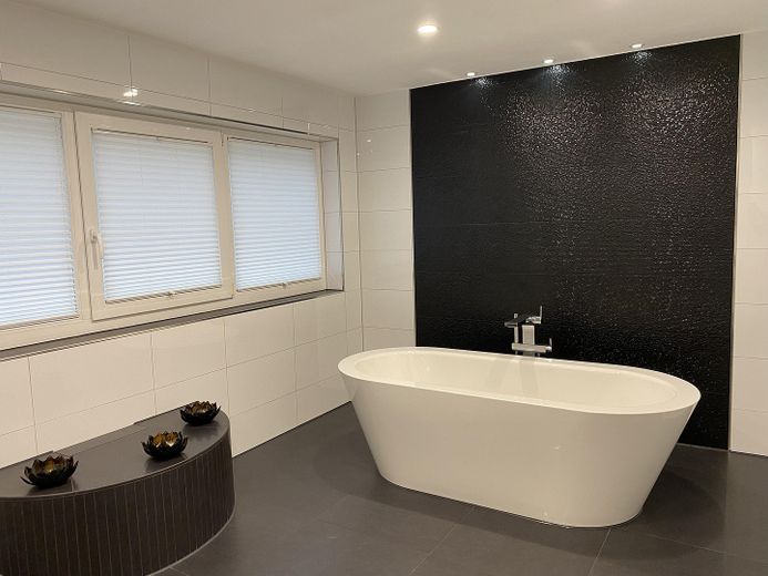 Esclusivo appartamento di 6 locali, 304 mq/KB/Garage/Terrazza/Giardino – Badezimmer