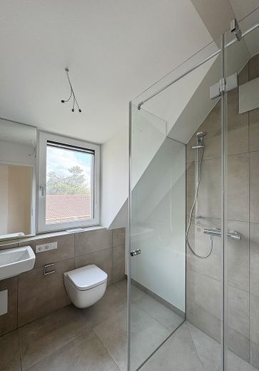 First occupancy after complete renovation: Cozy 3-room attic apartment in Munich-Trudering - Unit 7 – Bad